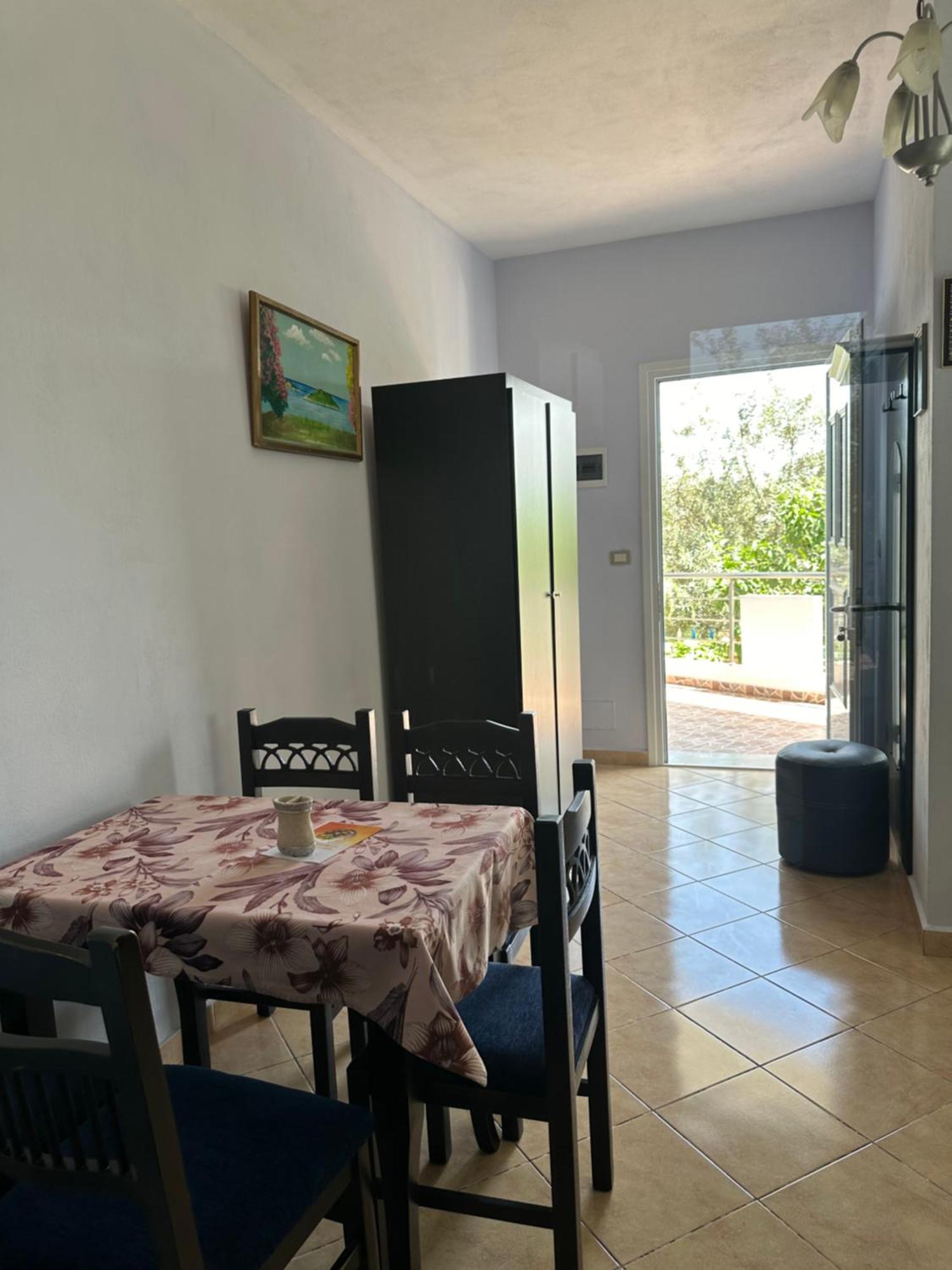 Dinael Villa